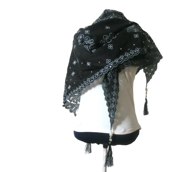 Black and white Scarf - Picture 1 of 1